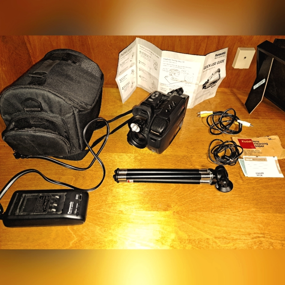Panasonic Palmcorder IQ x12 Zoom/With All accessories, Bag, Tripod, and Guide